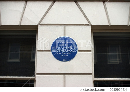 Blue plaque honouring the founding of the Pre-Rapahelite brotherhood, London, UK. 92890484