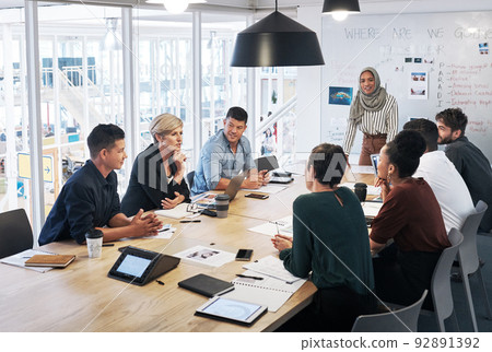 Talking it out around the boardroom table 92891392