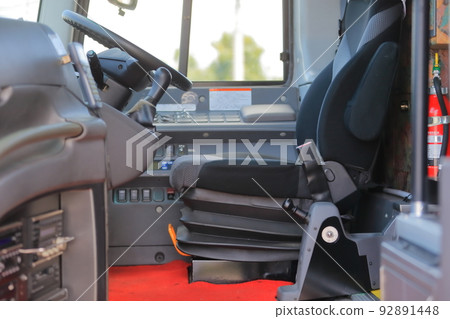 Sightseeing bus driver's seat image 92891448