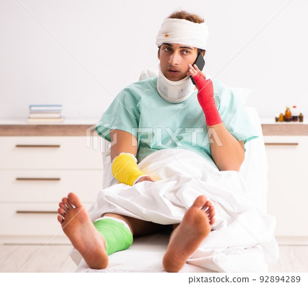 Young injured man staying in the hospital 92894289