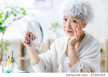Senior women suffer 92895464