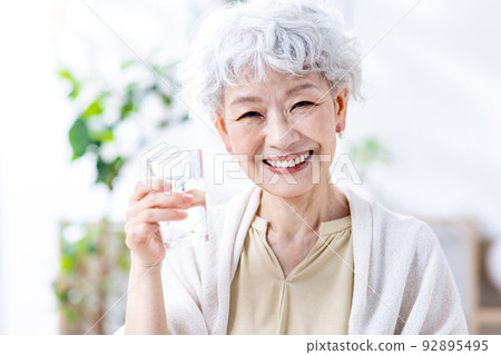 Senior woman drinking water 92895495
