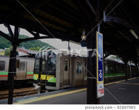 Hokkaido Otaru station platform 92897065