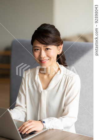 laptop, notebook computer, using laptop 92898043