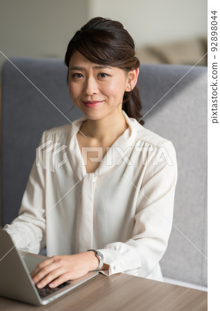 laptop, notebook computer, using laptop 92898044