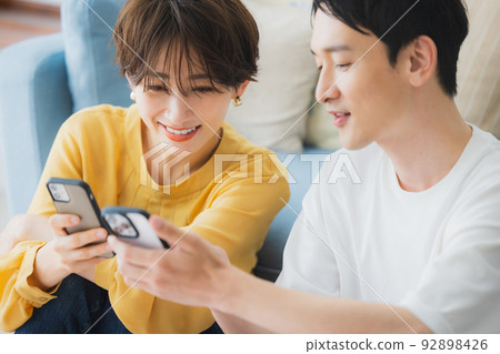 A couple in the living room 92898426