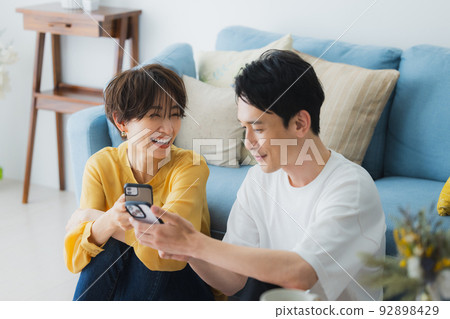 A couple in the living room A couple in the living room 92898429