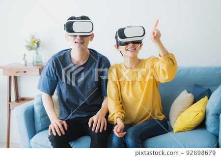 Couple in the living room virtual reality Couple in the living room virtual reality 92898679