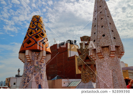 巴塞羅那奎爾之家 92899398