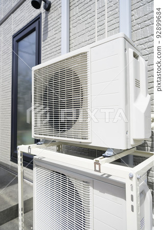 Outdoor unit of air conditioner Outdoor unit of air conditioner 92899684