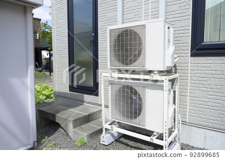 Outdoor unit of air conditioner Outdoor unit of air conditioner 92899685