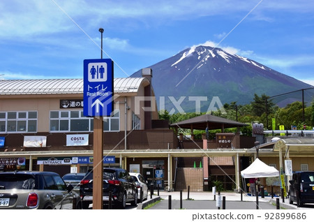 小山町、靜岡道路休息站須走、富士山和藍天 92899686