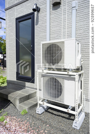 Outdoor unit of air conditioner Outdoor unit of air conditioner 92899687