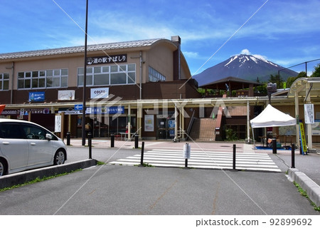 Oyama Town, Shizuoka Roadside Station Subashiri, Mt. Fuji and the blue sky 92899692
