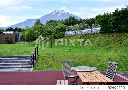 Oyama-cho, Shizuoka Roadside Station Subashiri front yard, Mt. Fuji and blue sky 92900323