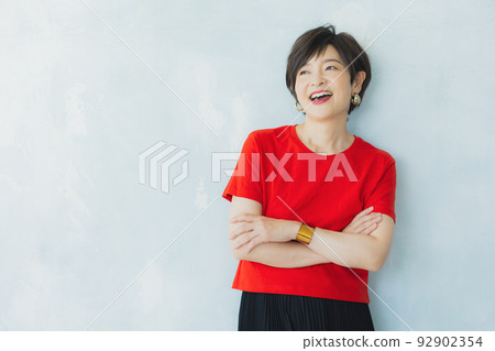 woman in red t-shirt 92902354
