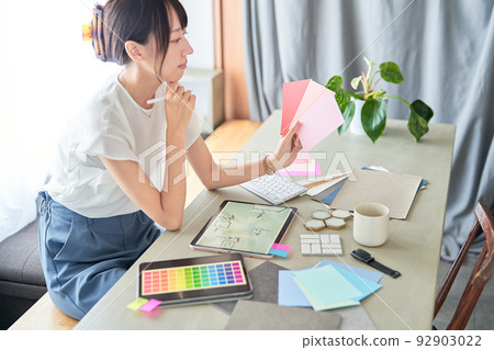 Interior designer thinking about coordination Interior designer thinking about coordination 92903022