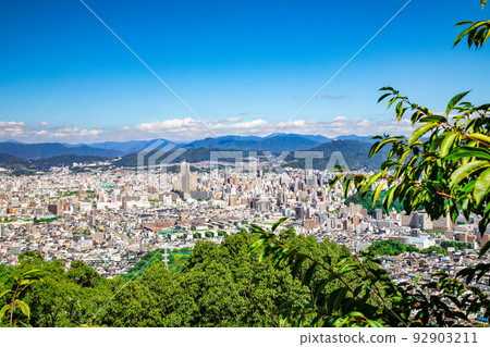 A distant view of the city of Hiroshima. Hijiyama Park on the right, hitoto Hiroshima Building in the center, and Funairi on the left. It is a precision drawing. A distant view of the city of Hiroshima. Hijiyama Park on the right, hitoto Hiroshima Building in the center, and Funairi on the left. It is a precision drawing. 92903211