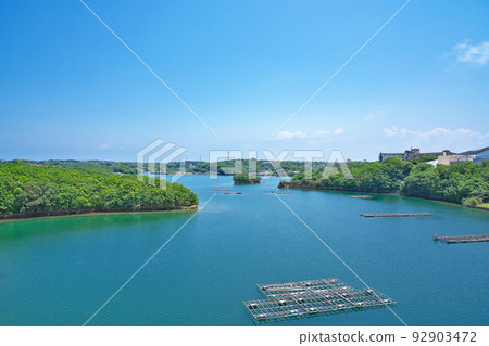 【從鹿子島橋眺望英虞灣】三重縣志摩市愛虞町神明 【從鹿子島橋眺望英虞灣】三重縣志摩市愛虞町神明 92903472