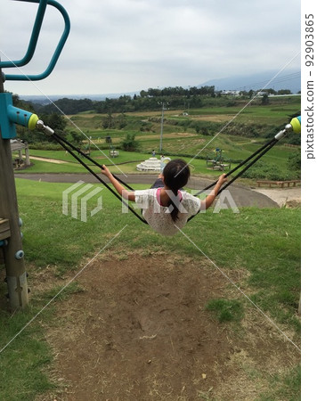 A swing that seems to fly as it is 92903865