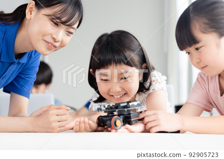 享受工作坊的小學生 92905723