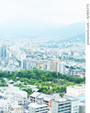 城市景觀傾斜移位 92905773