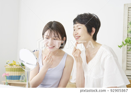 母親給女兒美容建議 92905867