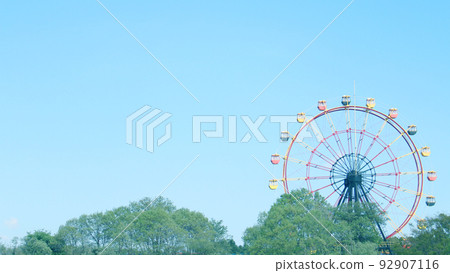 Ferris wheel, sky and trees Ferris wheel, sky and trees 92907116