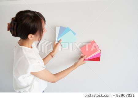 Interior coordinator considering wall color Interior coordinator considering wall color 92907821