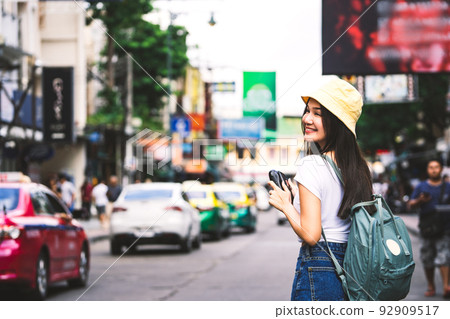 Young asian sightseeing Khaosan road 92909517