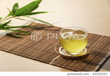 Cold green tea 92910555