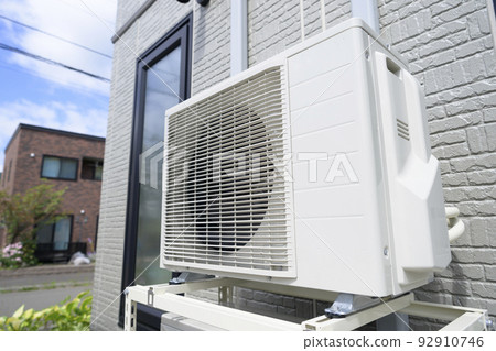 Outdoor unit of air conditioner Outdoor unit of air conditioner 92910746