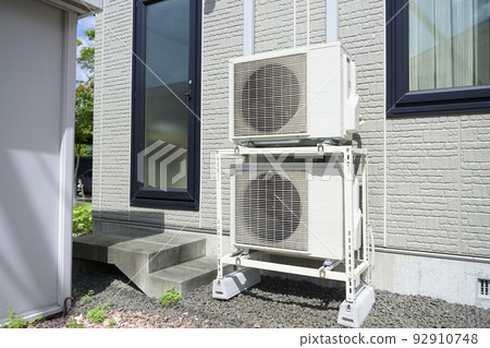 Outdoor unit of air conditioner 92910748