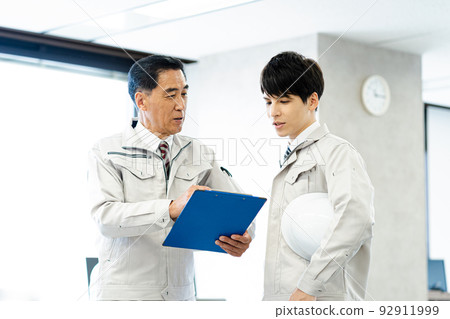 Business scene, workers, building maintenance 92911999