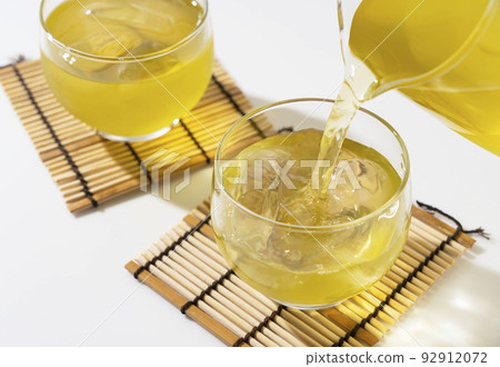 Cold green tea Cold green tea 92912072