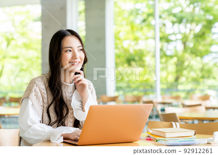College girl using a computer on campus 92912261