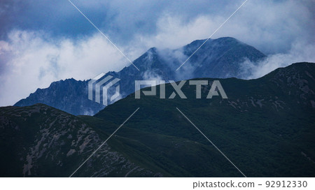 From Mt. Usagi in the Southern Alps to Mt. Warusawa across Hyakkendaira 92912330