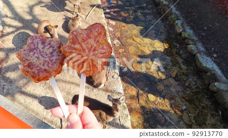 [Hiroshima Prefecture] Miyajima specialty deep-fried maple and deer, one of the three most scenic spots in Japan 92913770
