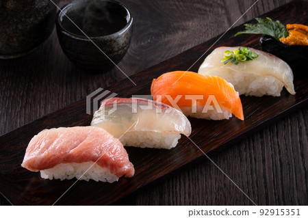 壽司和清酒 壽司和清酒 92915351