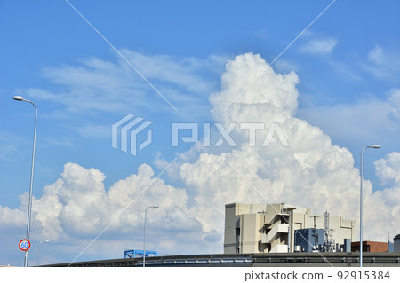 夏天接近雲 夏天接近雲 92915384