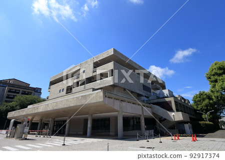 裸露的混凝土建築(神奈川縣青年中心) 裸露的混凝土建築(神奈川縣青年中心) 92917374