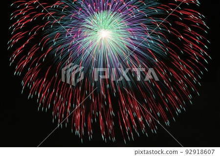 強大的煙花表演 強大的煙花表演 92918607