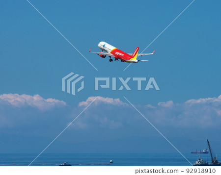 夏季空中客車 A320neo 從新特麗亞天台起飛的景色 92918910