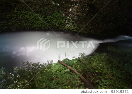 山間溪流 山間溪流 92919271