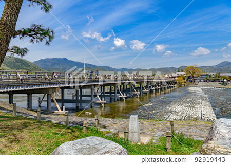 京都嵐山渡月橋風景 92919443