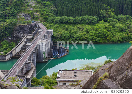 宮崎縣/日南水壩,擁有美麗的新鮮綠色和翠綠色(九州地區非常罕見的帶有溢洪道的水壩) 宮崎縣/日南水壩,擁有美麗的新鮮綠色和翠綠色(九州地區非常罕見的帶有溢洪道的水壩) 92920260