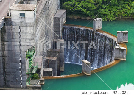 宮崎縣/日南水壩,擁有美麗的新鮮綠色和翠綠色(九州地區非常罕見的帶有溢洪道的水壩) 宮崎縣/日南水壩,擁有美麗的新鮮綠色和翠綠色(九州地區非常罕見的帶有溢洪道的水壩) 92920263