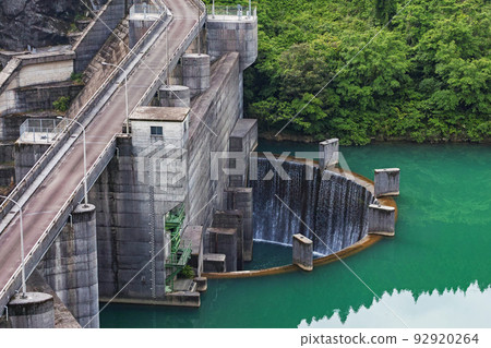 宮崎縣/日南水壩,擁有美麗的新鮮綠色和翠綠色(九州地區非常罕見的帶有溢洪道的水壩) 宮崎縣/日南水壩,擁有美麗的新鮮綠色和翠綠色(九州地區非常罕見的帶有溢洪道的水壩) 92920264