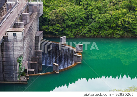 宮崎縣/日南水壩，擁有美麗的新鮮綠色和翠綠色（九州地區非常罕見的帶有溢洪道的水壩） 92920265