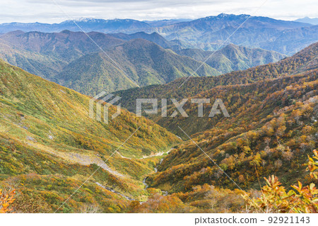 秋天的谷川山、西黑澤、穗高山等[群馬縣利根區水上町] 92921143